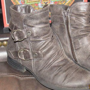 Bare Traps "Jenise" Boots - Sz 6 M - Short Style Boot - Gray Synthetic